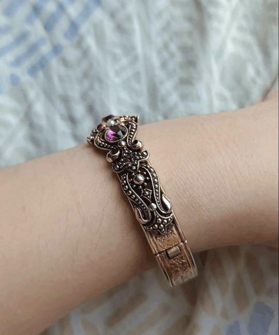 1974 Vintage Queensberry Bangle bracelets (Category: Bracelets) located in Manila. Submitted by claranoreen (Listing ID 1470935549, Image 1). Description: 1974 Queensberry vintage bangle bracelets super nice in actual this is an antique collection .