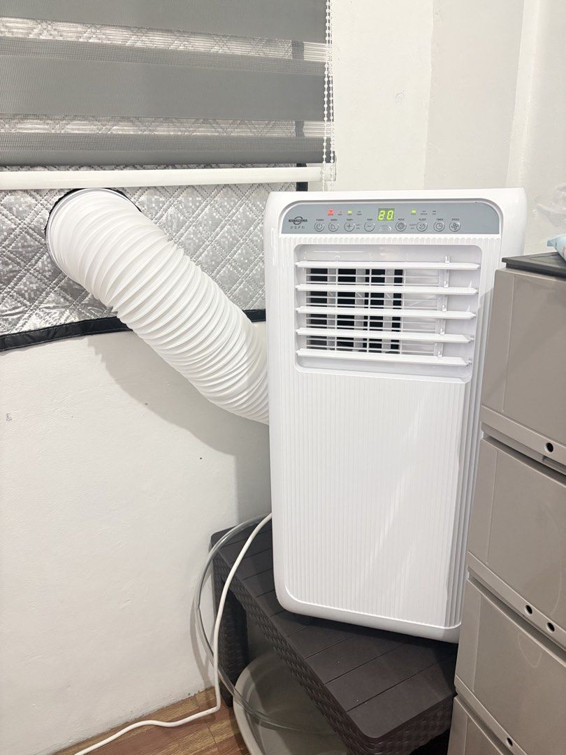 1 HP Portable AC (Category: Air Conditioning and Heating) located in Manila. Submitted by magsdeclutters (Listing ID 1471071344, Image 2). Description: 1 hp portable ac kanazawa brand kayang kaya magpalamig ng room plug and play complete set with hose price is nego! only used 6-8 hrs per day, during night time while working rfs: moving out bought this on orange app on 10.10 wala pang 1 month no hidden issues, space consumer lang talaga since lili
