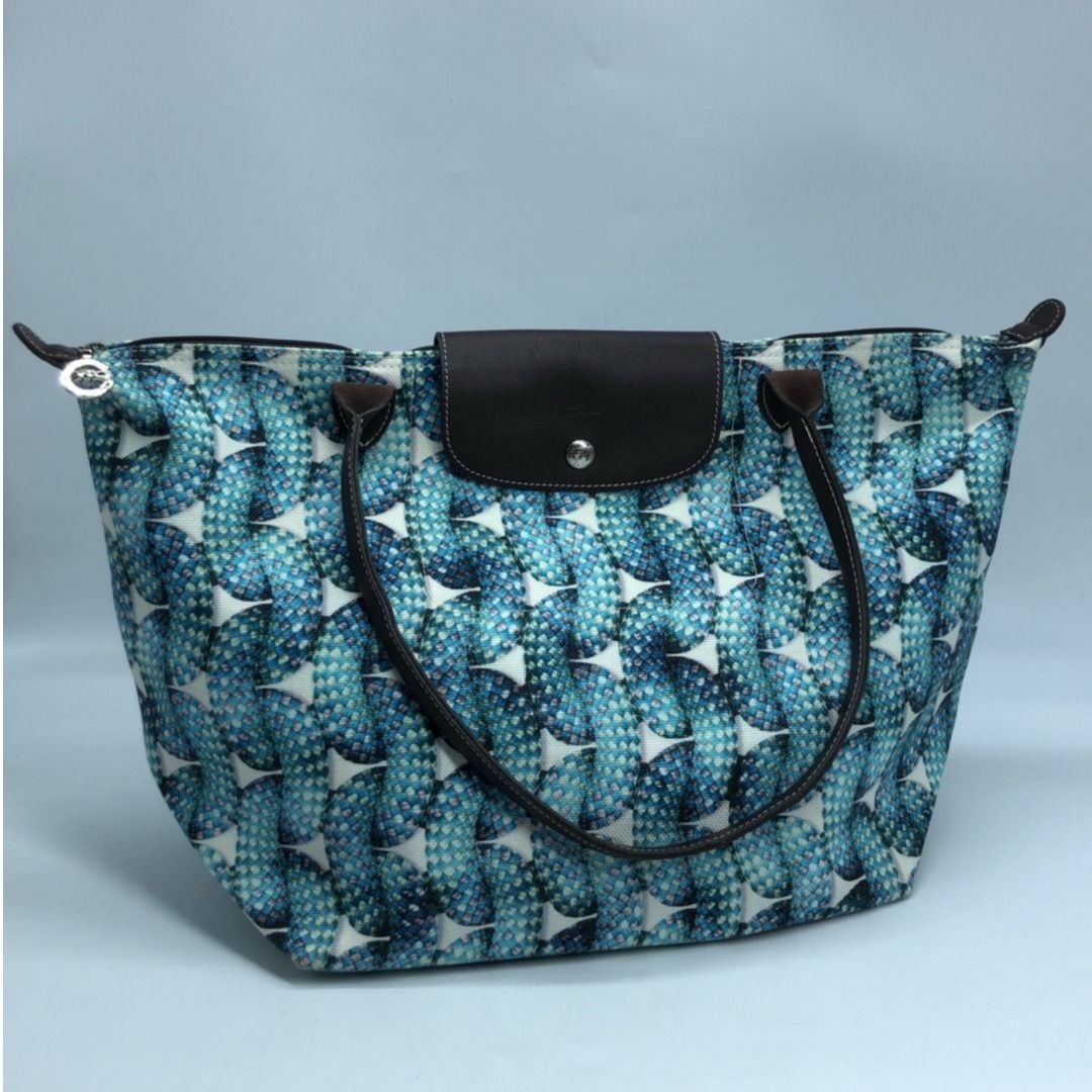 267010594 LONGCHAMP BAG TOTE (Category: Luxury Bags & Wallets) located in Taguig. Submitted by ecoring.ph (Listing ID 1470950528, Image 1). Description: ◆CONDITION: B ◆DESCRIPTIONS: (Other defects/info:) OUTER: The body of the bag has minimal stains and dirt, and shows signs of use. The bottom and bottom corners of the bag are also minimally stained and dirty, show signs of scuffing, and show signs of use. The leather on the gussets, tabs, top ha