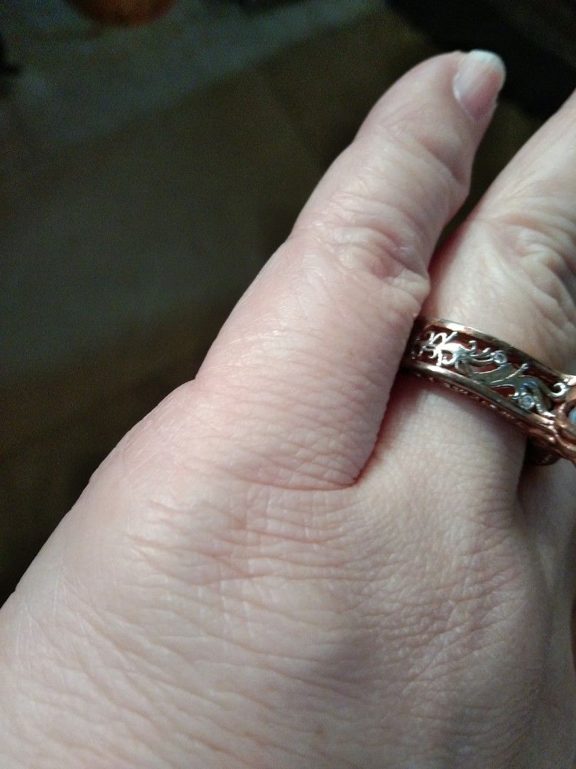 2 tone floral ring (Category: Rings) located in Quezon City. Submitted by eidorableshop (Listing ID 1469394517, Image 2). Description: .