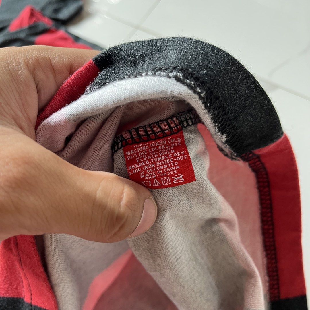 4Hunnid (Category: Tshirts & Polo Shirts ) located in Lucena. Submitted by RAGGGGSSSS (Listing ID 1471057735, Image 3). Description: 4Hunnid Medium on Tag 29x21.5 Verygood Condition Authentic No Major issue Need Minor Wash Only.