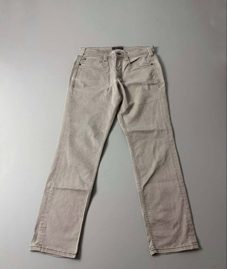 5.11 TACTICAL DEFENDER-FLEX REGULAR-FIT JEANS (Category: Jeans) located in Guagua. Submitted by sweetboyy (Listing ID 1471031559, Image 1). Description: 5.11 TACTICAL DEFENDER-FLEX REGULAR-FIT JEANS EXCELLENT CONDITION SIZE 32 ON TAG DIMES: WAISTLINE 32-34 / LENGTH 41.5 / LEG OPENING 7.5.