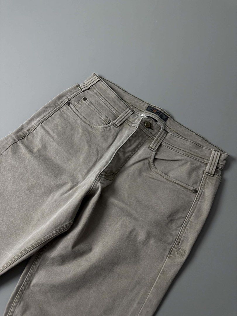 5.11 TACTICAL DEFENDER-FLEX REGULAR-FIT JEANS (Category: Jeans) located in Guagua. Submitted by sweetboyy (Listing ID 1471031559, Image 3). Description: 5.11 TACTICAL DEFENDER-FLEX REGULAR-FIT JEANS EXCELLENT CONDITION SIZE 32 ON TAG DIMES: WAISTLINE 32-34 / LENGTH 41.5 / LEG OPENING 7.5.