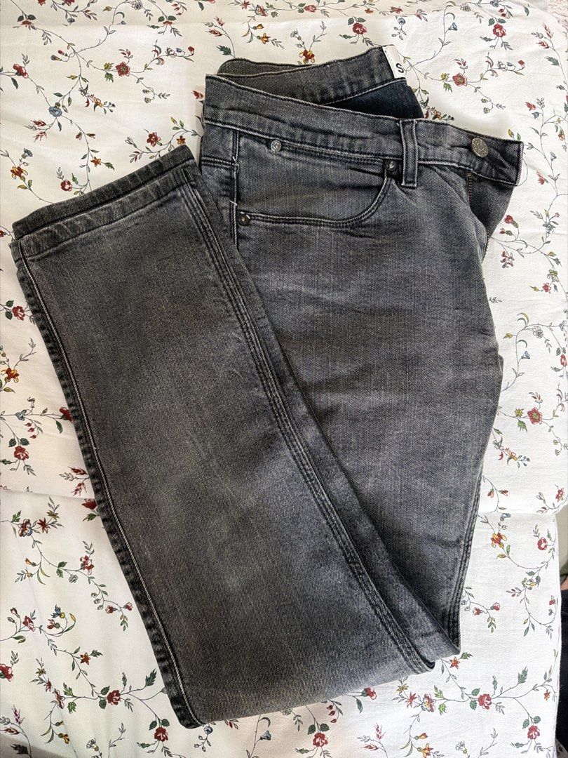 💯 Acne Studios Max Cash Black Jeans Size 32/32 (Category: Jeans) located in Pasig City. Submitted by lovedbyjus (Listing ID 1470945353, Image 1). Description: - Brand: Acne Studios - Style: Max Cash - Color: Washed Black - Size: 32x32 - Fit: Straight fit - Material: 98% cotton, 2% elastane - Origin: Made in Albania - Details: Classic 5-pocket design with branded button closure, interior tags intact This is 100% original and authentic Not dupe, n