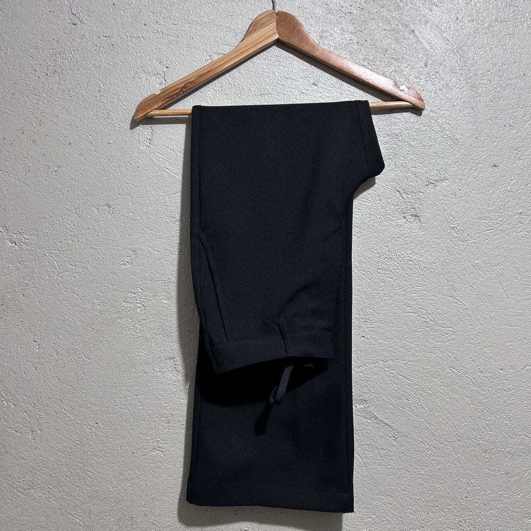 🚹 GU MENS FLARED SLACKS (Category: Trousers) located in Baguio. Submitted by WEAROLD (Listing ID 1471070250, Image 2). Description: 🚹 GU MENS FLARED SLACKS •excellent •WAIST 28-30 | LENGTH 40 | HEM 10 •small on tag 🏷️780 •black RULES & POLICY •pls refer to measurements for fit (pit to pit | shoulder to hem) •limit your expectations mostly are thrifted/used •first to dm will get the item •No return & exchange policy (details are posted) •No ref