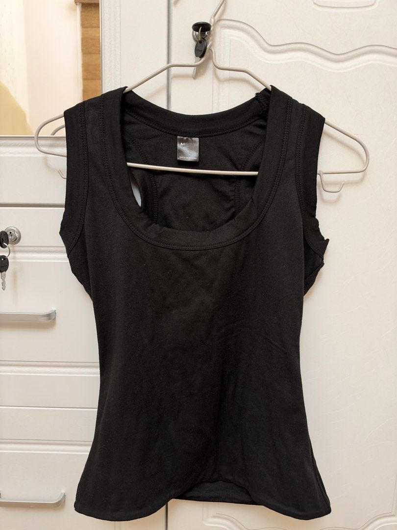 🏷️ MERA sleeveless top (Category: Sleeveless) located in Pasay City. Submitted by erickaolalu (Listing ID 1470978263, Image 1). Description: • from MERA (tiktok shop) • used once only • size L on tag.