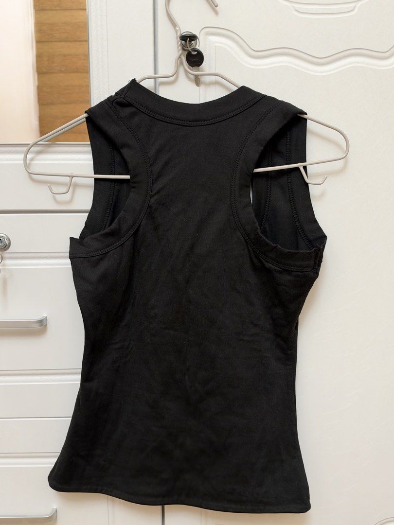 🏷️ MERA sleeveless top (Category: Sleeveless) located in Pasay City. Submitted by erickaolalu (Listing ID 1470978263, Image 3). Description: • from MERA (tiktok shop) • used once only • size L on tag.