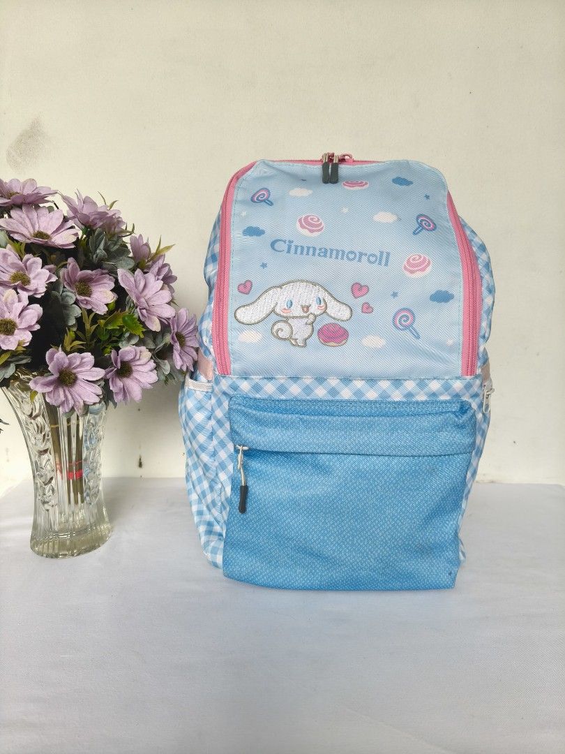 ✨ Sanrio Cinnamoroll Blue Gingham Backpack ✨ no 102 (Category: Backpacks) located in Valenzuela. Submitted by sakura_japan_surplus (Listing ID 1471048239, Image 2). Description: ✨ Sanrio Cinnamoroll Blue Gingham Backpack ✨ An adorable and practical Cinnamoroll school or casual backpack featuring a sweet blue gingham pattern, pink trim, and cute character graphics on the front. Equipped with adjustable shoulder straps and a supportive chest buckle