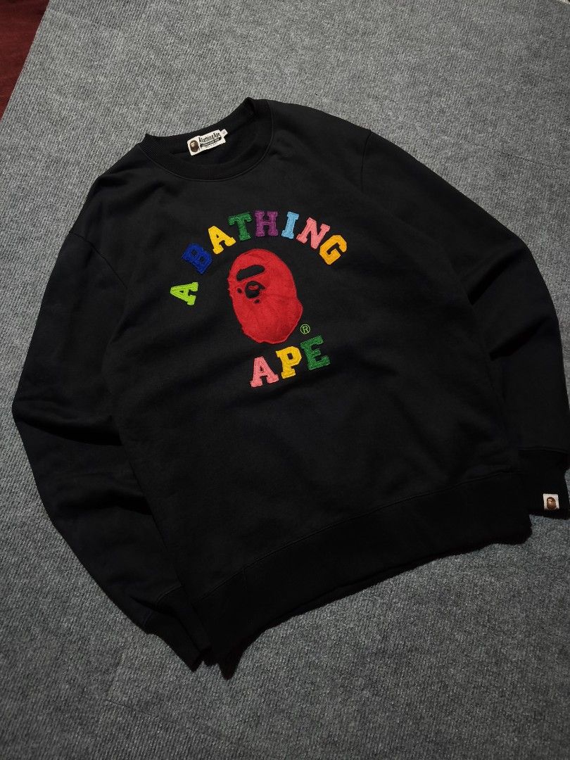 A bathing ape sweatshirt🔥 (Category: Hoodies) located in Ferrol. Submitted by denverthethrifter (Listing ID 1471057160, Image 1). Description: A bathing ape sweatshirt🔥 Excellent condition📌 Wash only📌 Size large📌.