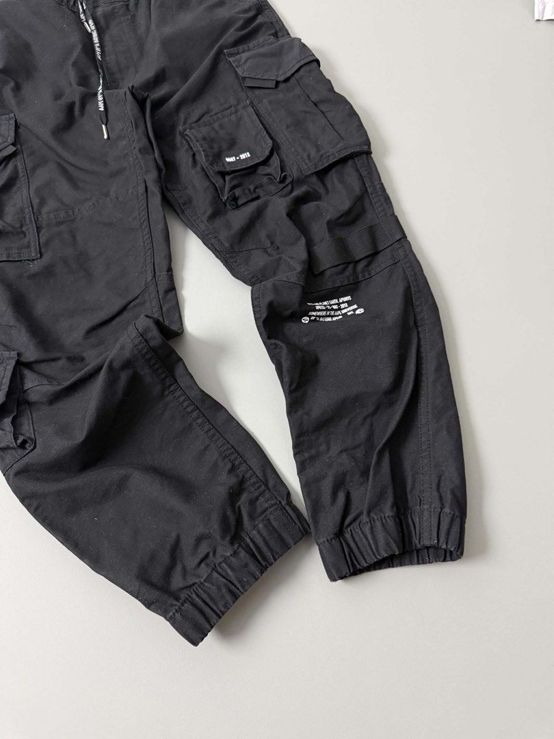 AAPE BY A BATHING APE MEN’S TACTICAL CARGO JOGGER PANTS (Category: Jeans) located in Guagua. Submitted by sweetboyy (Listing ID 1471062059, Image 2). Description: AAPE BY A BATHING APE MEN’S TACTICAL CARGO JOGGER PANTS EXCELLENT CONDITION SIZE MEDIUM ON TAG DIMES: WAISTLINE 34-36 / LENGTH 38.