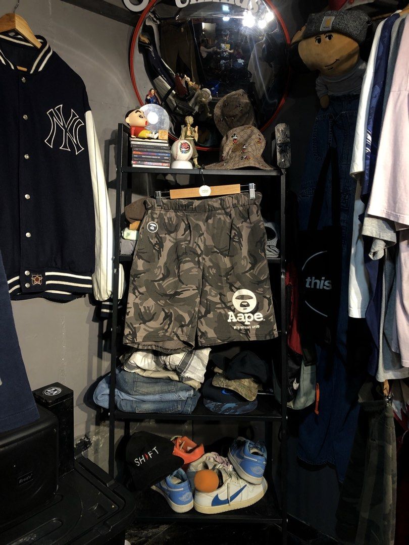 AAPE by BATHING APE CAMO SWEAT SHORTS (Category: Shorts) located in San Pablo. Submitted by genesisllo24149 (Listing ID 1471015838, Image 1). Description: AAPE by BATHING APE CAMO SWEAT SHORTS WAIST -> 28-38 LENGTH -> 18 THIGH -> 13 LEG OPENING -> 10.5 ISSUE -> REPAIRED SMALL SLICE CONDITION -> DM TO PURCHASE 📥 DISCLAIMER: - Please manage your expectations, posted items are preloved, used & thrifted -Actual color may vary due to lighting -Flaker