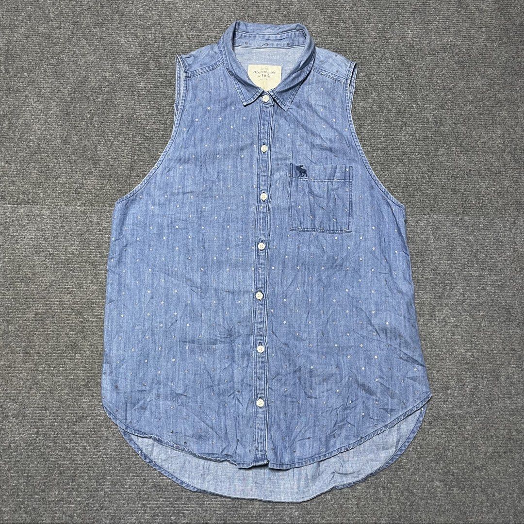 Abercrombie & Fitch moose logo. (Category: Blouses) located in Iloilo. Submitted by 3ift2heav3n (Listing ID 1471073107, Image 1). Description: Abercrombie & Fitch moose logo women's sleeveless denim/chambray button-down shirt with a small polka-dot or dash pattern and a left chest pocket. Authentic Small Excellent condition Waistline 17 Lenght 27.