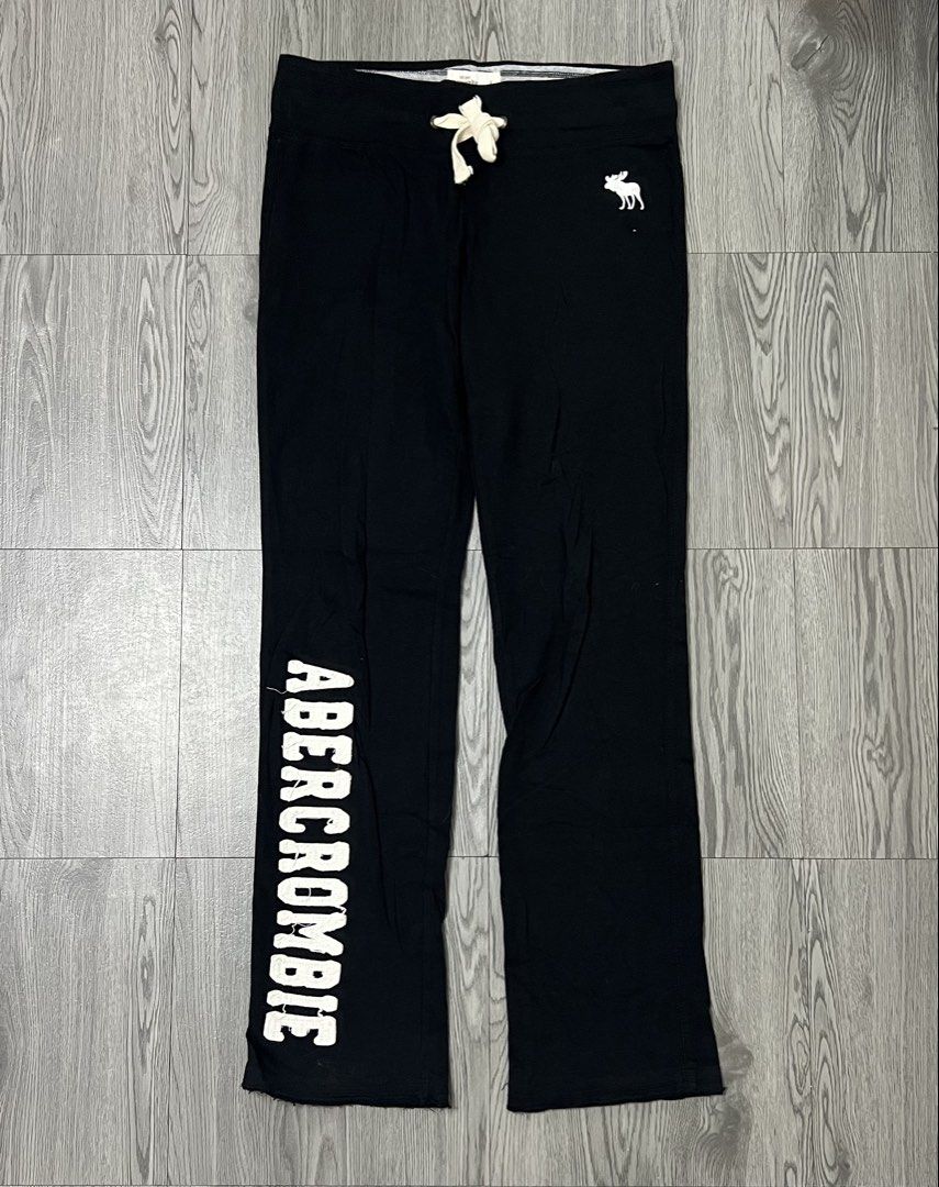 Abercrombie & Fitch sweatpants’ (Category: Other Bottoms) located in Bacoor. Submitted by southlocalgarage (Listing ID 1471102424, Image 1). Description: Abercrombie & Fitch sweatpants’ Excellent condition Waistline-30-34 Length-40 Hem-8 Dm to Purchase📩.