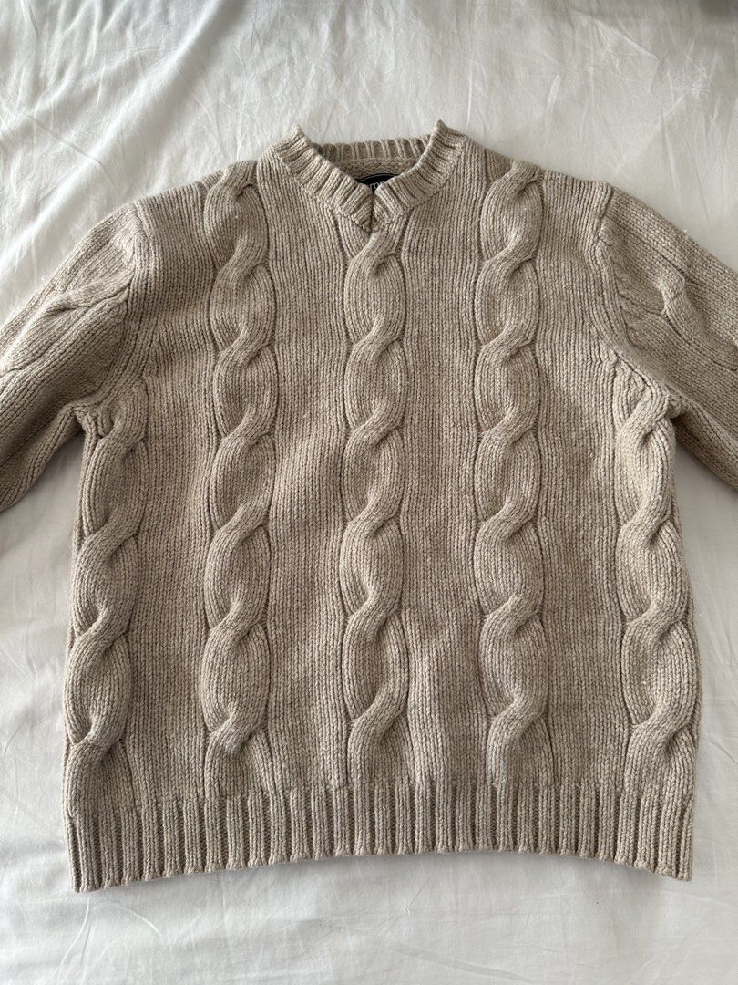 abercrombie cable knit sweater (Category: Longsleeves) located in Quezon City. Submitted by 49diam (Listing ID 1470963488, Image 1). Description: sf shouldered by buyer.