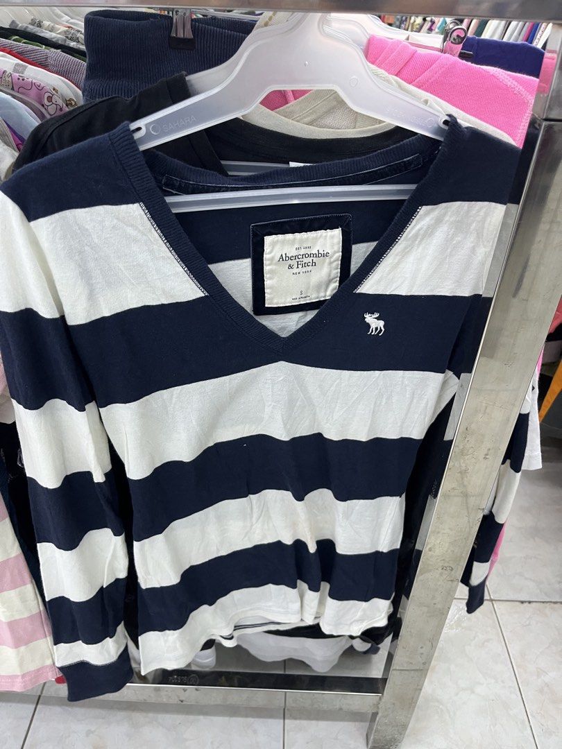 ABERCROMBIE&F HOLLISTER HOOK UPS (Category: Longsleeves) located in Manila. Submitted by sonny2k (Listing ID 1471074293, Image 1). Description: HOOK UPS DM FOR DETAILS.