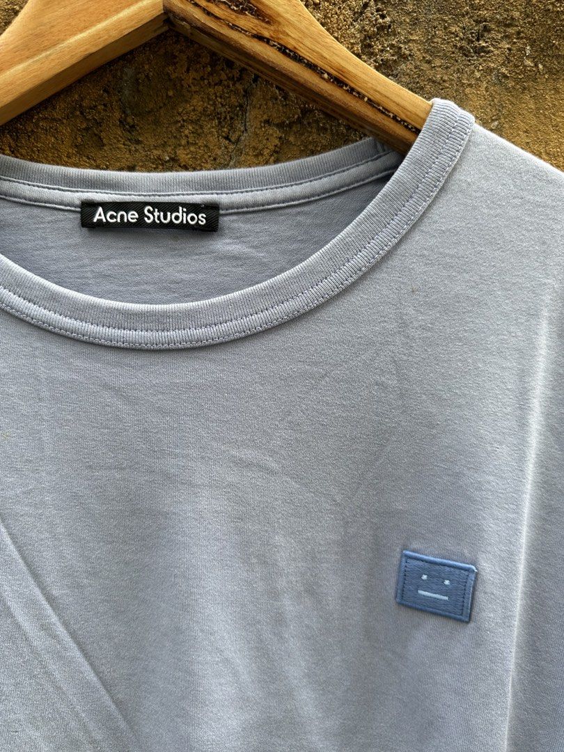 Acne Studios Face Patch Oversized T-Shirt (Category: Tshirts & Polo Shirts ) located in Urdaneta. Submitted by redeemedcollective (Listing ID 1471068712, Image 3). Description: Acne Studios crewneck T-shirt in a muted light blue-grey colorway, featuring the signature tonal Face logo patch on the chest. Details * Brand: Acne Studios * Color: Light Blue / Grey * Relaxed, oversized silhouette * Dropped shoulders * Short sleeves * Ribbed crewneck * T
