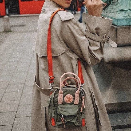 ACNE STUDIOS x FJALLRAVEN Crossbody Backpack (Category: Luxury Bags & Wallets) located in Bauang. Submitted by thriftypockets92 (Listing ID 1471012843, Image 3). Description: bakbak ung bottom. balatan nalang.