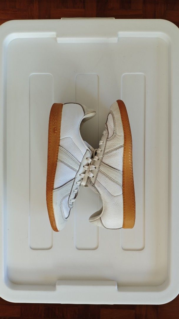 Adidas BW Army Cream White (2022) (Category: Sneakers) located in Muntinlupa City. Submitted by .j.p. (Listing ID 1471012546, Image 3). Description: • MANAGE YOUR EXPECTATION FOR THIS HEAVILY WORN PAIR. BAWAL MAARTE • Size: 7.5 Women's / 6.5 Men's / 39⅓ EU / 6 UK / 24.5cm • 100% authentic • Uncommon BW Army colorway. Only released in 2022 and is full leather. • Heavily used but still in very wearable condition. Has already been cleaned. Heel drag
