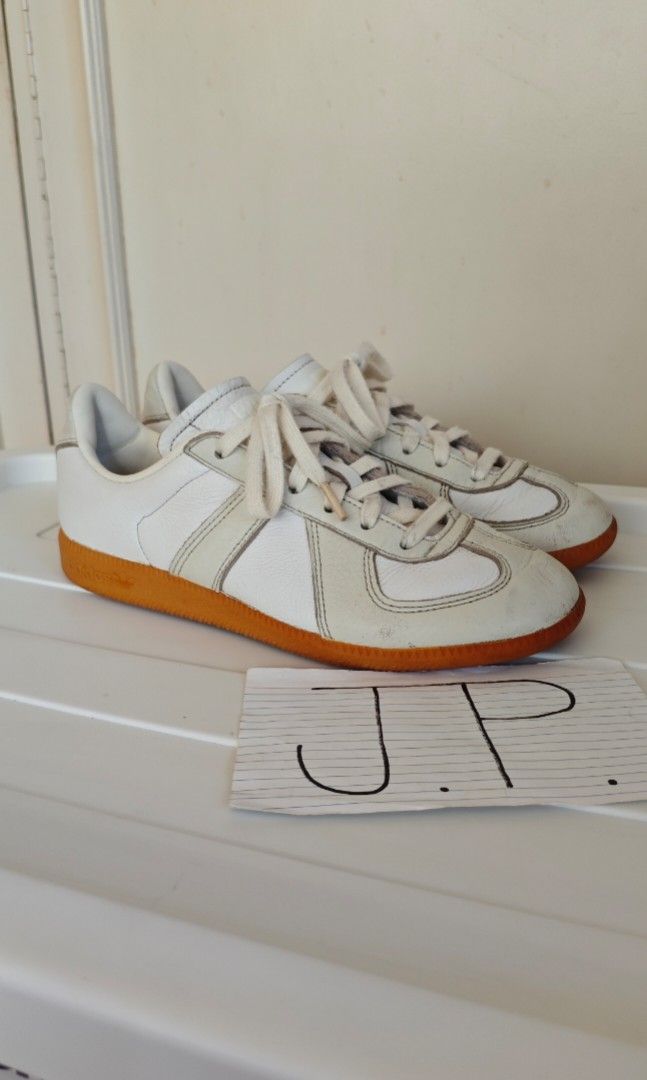Adidas BW Army Cream White (2022) (Category: Sneakers) located in Muntinlupa City. Submitted by .j.p. (Listing ID 1471012546, Image 1). Description: • MANAGE YOUR EXPECTATION FOR THIS HEAVILY WORN PAIR. BAWAL MAARTE • Size: 7.5 Women's / 6.5 Men's / 39⅓ EU / 6 UK / 24.5cm • 100% authentic • Uncommon BW Army colorway. Only released in 2022 and is full leather. • Heavily used but still in very wearable condition. Has already been cleaned. Heel drag