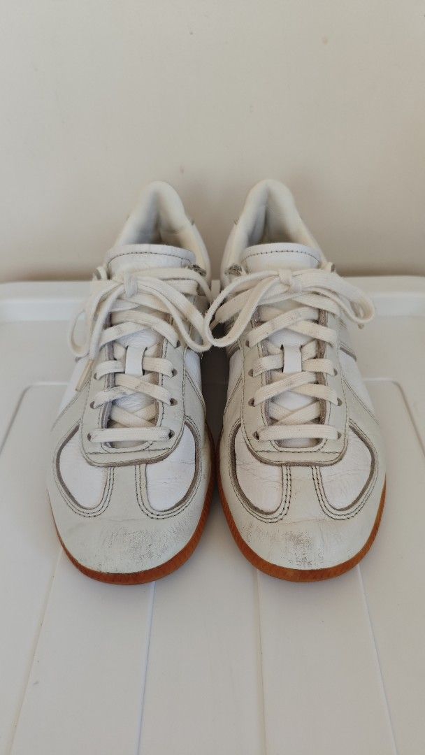 Adidas BW Army Cream White (2022) (Category: Sneakers) located in Muntinlupa City. Submitted by .j.p. (Listing ID 1471012546, Image 2). Description: • MANAGE YOUR EXPECTATION FOR THIS HEAVILY WORN PAIR. BAWAL MAARTE • Size: 7.5 Women's / 6.5 Men's / 39⅓ EU / 6 UK / 24.5cm • 100% authentic • Uncommon BW Army colorway. Only released in 2022 and is full leather. • Heavily used but still in very wearable condition. Has already been cleaned. Heel drag