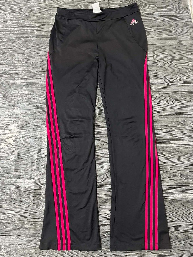 Adidas Flared (Category: Activewear) located in Danao, Cebu. Submitted by 6000thrifts.ph (Listing ID 1470962647, Image 1). Description: Adidas Vintage Trackpants Flared Size Large Waistline 28-30 Length 39 Good Excellent Condition .