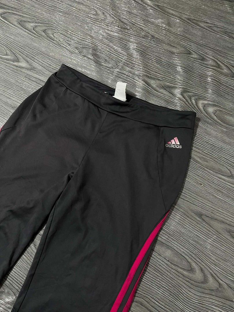Adidas Flared (Category: Activewear) located in Danao, Cebu. Submitted by 6000thrifts.ph (Listing ID 1470962647, Image 3). Description: Adidas Vintage Trackpants Flared Size Large Waistline 28-30 Length 39 Good Excellent Condition .