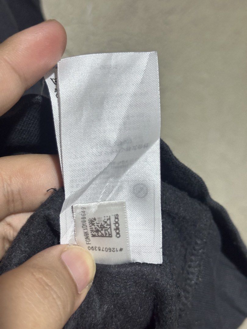 Adidas Hoodie (Category: Hoodies) located in Ozamiz City. Submitted by quick_done_deals (Listing ID 1470935266, Image 3). Description: 🛒 ** Adidas Hoodie ** 💯 Excellent Condition 📐 Dimes: L26xW20 (M) 🔍 Issue: None 🎨 Color Rate: 9.5 / 10.