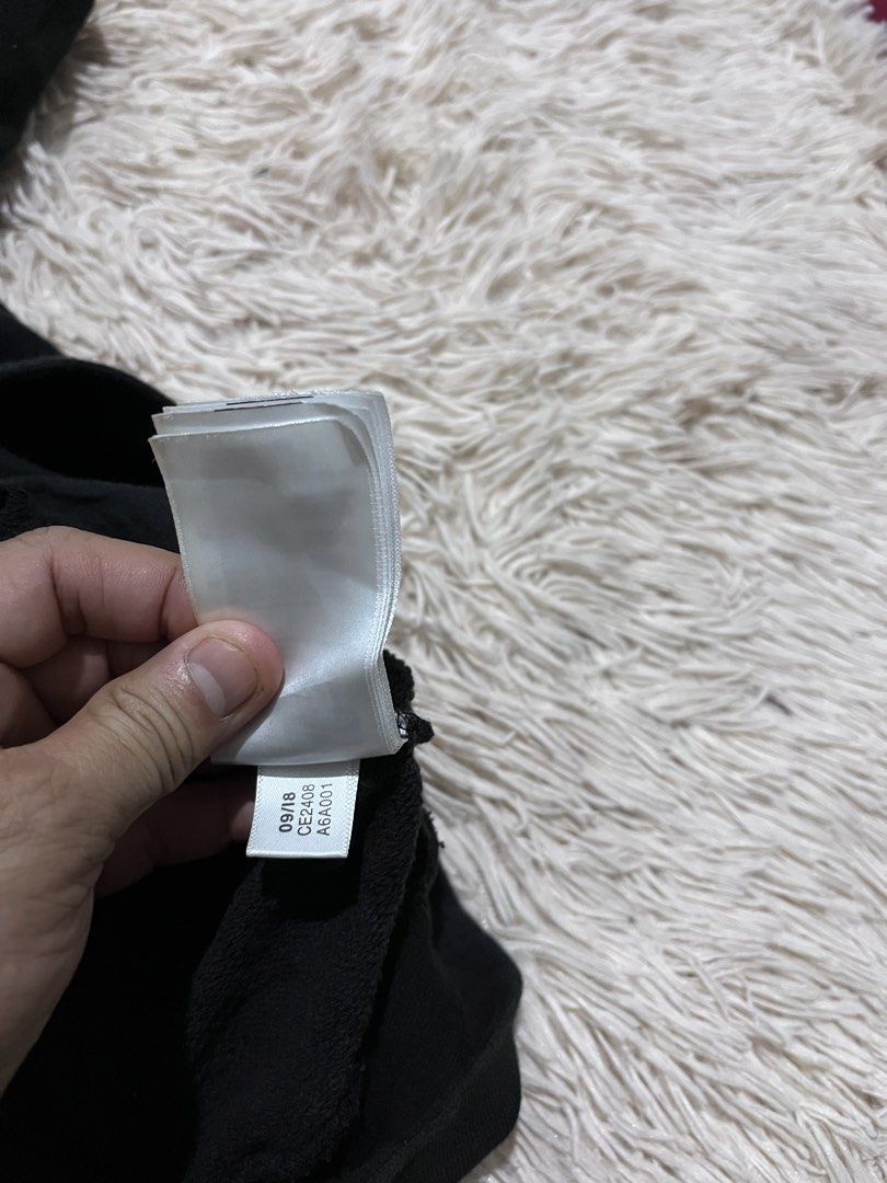 ADIDAS HOODIE (Category: Coats, Jackets and Outerwear) located in Kabankalan. Submitted by miaangelar73343 (Listing ID 1471059374, Image 3). Description: .