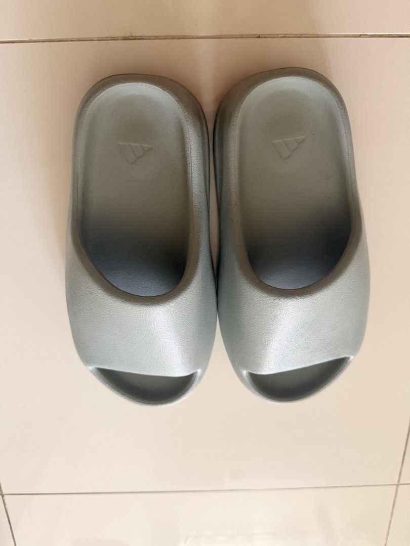 Adidas Yeezy Slides Slate Marine (Category: Slippers and slides) located in Quezon City. Submitted by jyraam (Listing ID 1470965764, Image 2). Description: - Brand: Adidas Yeezy - Color: Slate Marine - Condition: Clean condition with no major scuffs or marks.