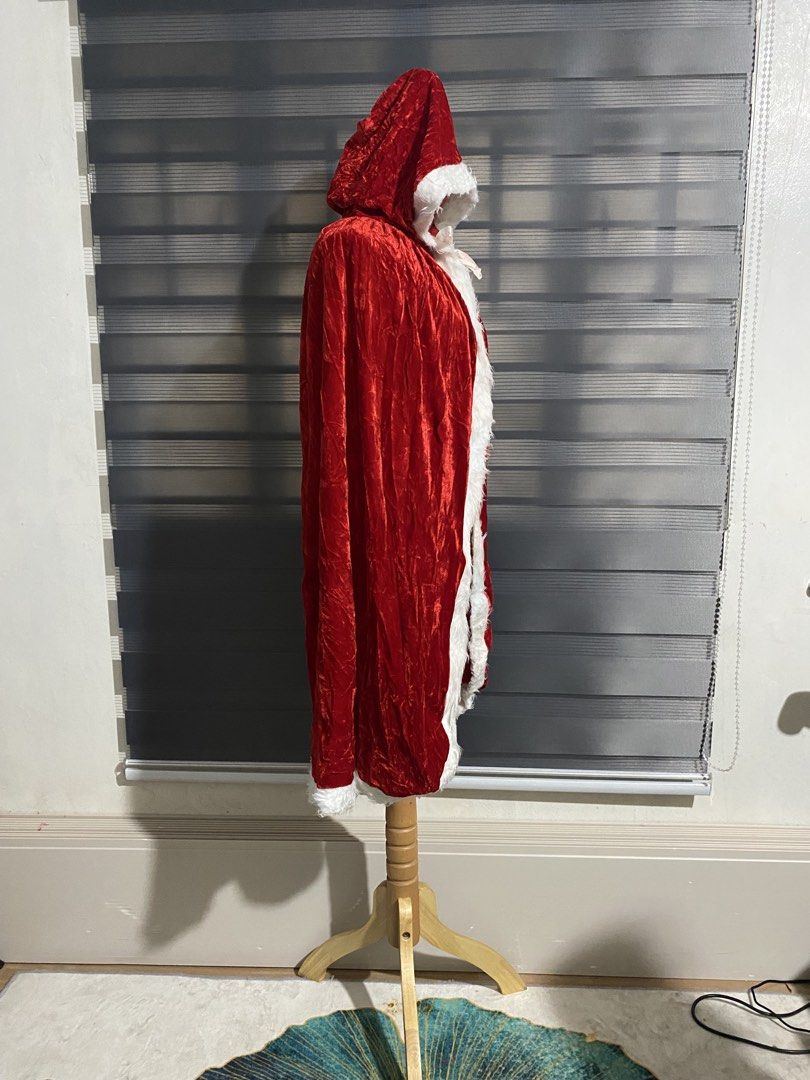 Adult Fur Cape (Category: Everything Else Others) located in Caloocan City. Submitted by discusonlineshop (Listing ID 1470965748, Image 2). Description: makapal.