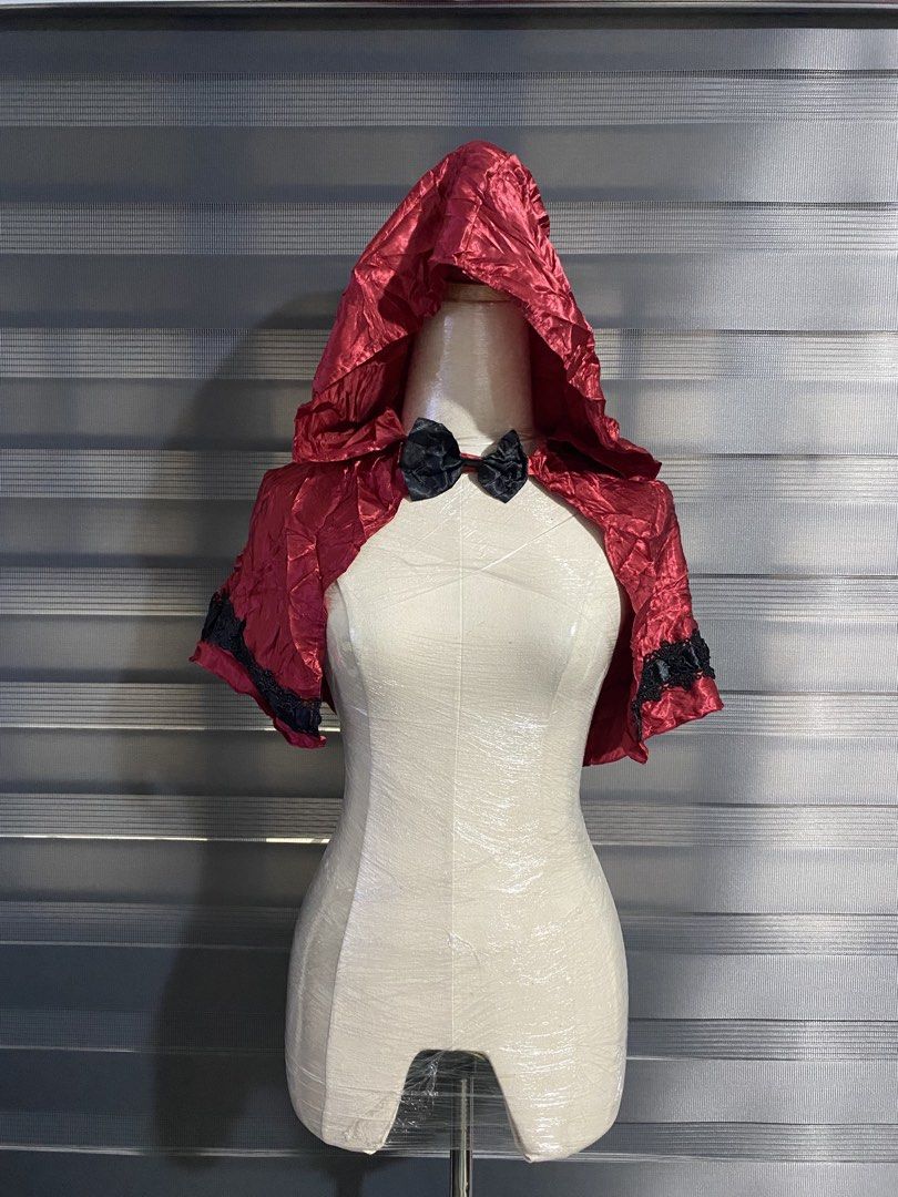 Adult Maroon Cape (Category: Everything Else Others) located in Caloocan City. Submitted by discusonlineshop (Listing ID 1470941079, Image 3). Description: makintab makapal.