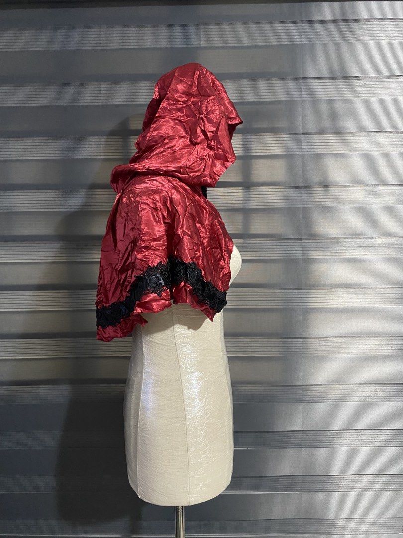 Adult Maroon Cape (Category: Everything Else Others) located in Caloocan City. Submitted by discusonlineshop (Listing ID 1470941079, Image 1). Description: makintab makapal.