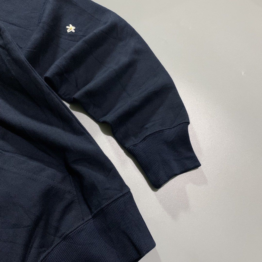 AIME LEON DORE HOODIE (Category: Luxury Apparel) located in Davao. Submitted by jandyfuert21303 (Listing ID 1470992641, Image 3). Description: Good as new Hangtag nalang kulang No issues Small on tag Orig 21.5x26.
