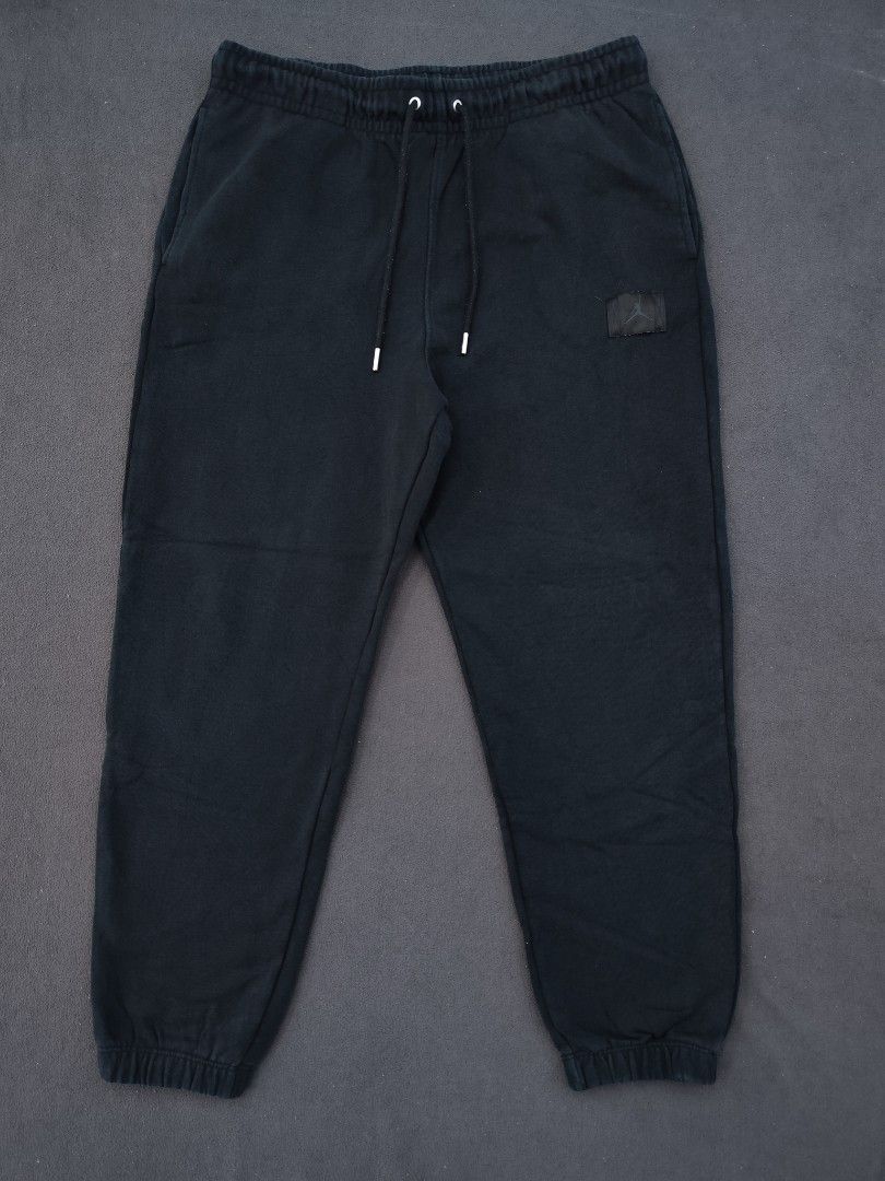 Air Jordan Flight Heavy Jogger (Category: Joggers) located in Bulacan. Submitted by emilj23 (Listing ID 1470967800, Image 1). Description: Air Jordan Flight Heavy Jogger Size XL on tag L 36 W 32-38 Leg Hole 5 Condition 9/10 Color rate 9/10 No Issue.