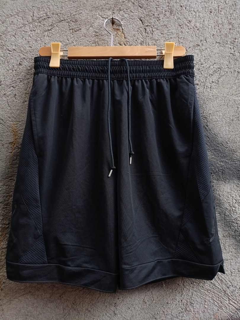 Air Jordan triangle bball short (Category: Shorts) located in Manila. Submitted by naixhrift (Listing ID 1470967815, Image 3). Description: Air Jordan Triangle Bball Short Size Large Allmost Nee Length 20 Waist 30 to 40 1500 plus ship jnt courier payment on gcash manila area.