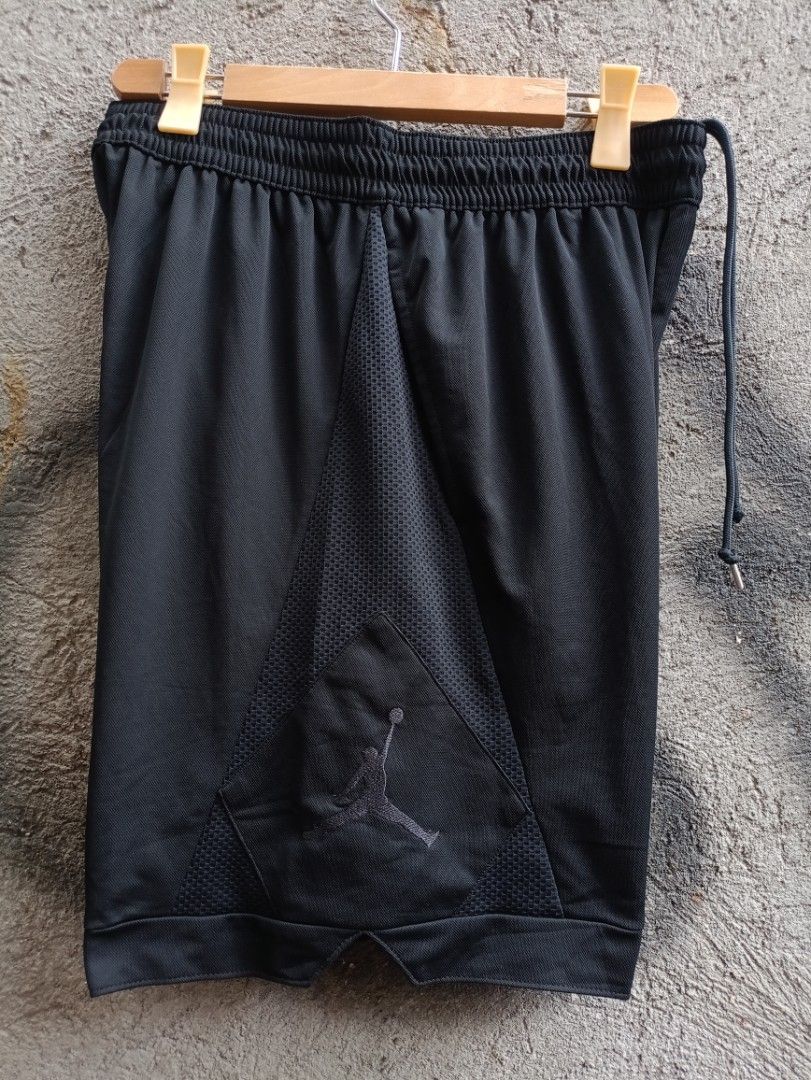 Air Jordan triangle bball short (Category: Shorts) located in Manila. Submitted by naixhrift (Listing ID 1470967815, Image 2). Description: Air Jordan Triangle Bball Short Size Large Allmost Nee Length 20 Waist 30 to 40 1500 plus ship jnt courier payment on gcash manila area.