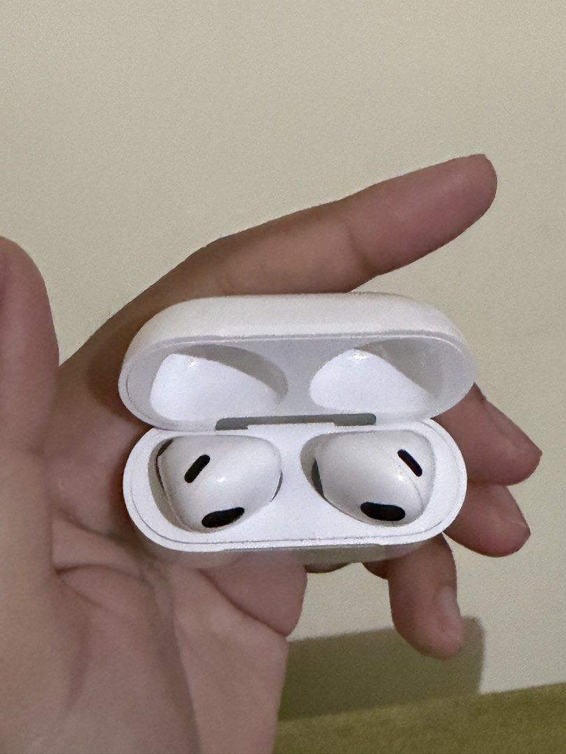 Airpods (3rd Generation) (Category: Earphones) located in Manila. Submitted by findzzz (Listing ID 1471102828, Image 3). Description: .