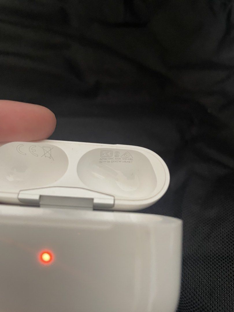 AIRPODS PRO 1ST GEN (Category: Earphones) located in Manila. Submitted by thriftlangto (Listing ID 1470940970, Image 3). Description: FOR SALE AIRPODS PRO GEN 1 NO ISSUE READY TO USE UNLI CHECK UPON MEET UP / MALABON LOCATION.