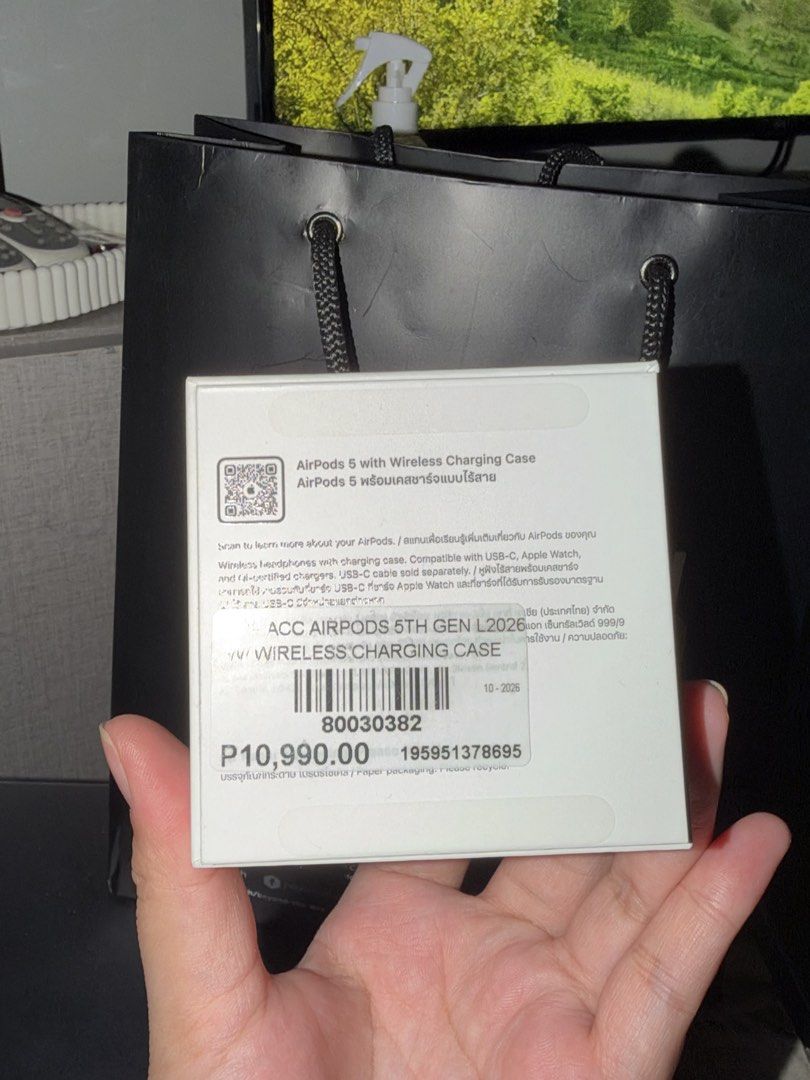AirPods with Wireless Charging Case (Category: Headphones & Headsets) located in Paranaque City. Submitted by gail.andrea (Listing ID 1471074785, Image 2). Description: - Brand new & 100% authentic AirPods with wireless charging case - Bought from Beyond the Box (receipt/store proof available upon request) - Still factory sealed in original packaging - Includes original store paper bag - Perfect for gifting or personal use - Meetup or shipping op