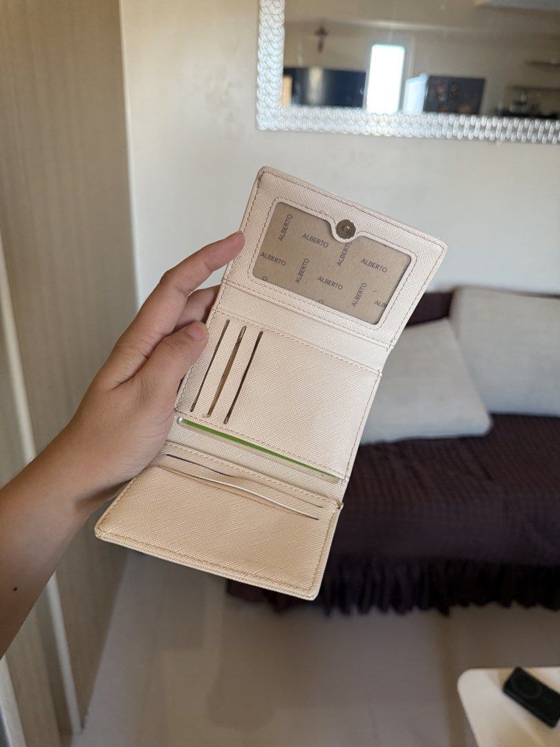 ALBERTO WALLET (Category: Wallets & Card holders) located in Manila. Submitted by kluvs2declutter (Listing ID 1471017035, Image 3). Description: ALBERTO SMALL WALLET IN BEIGE — rfs: declutter .