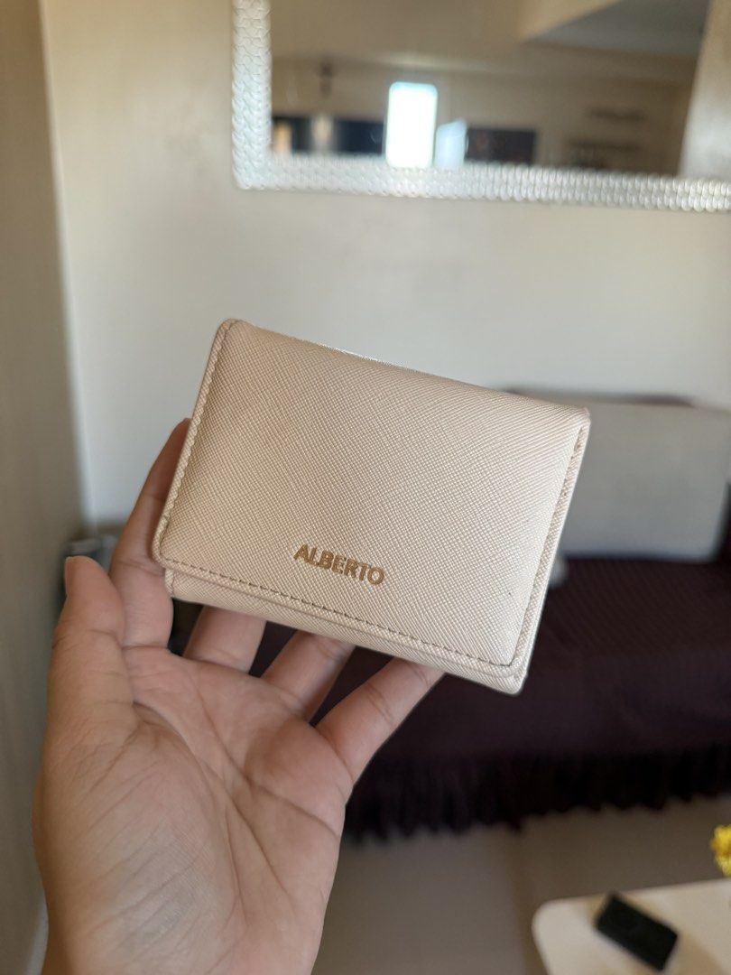 ALBERTO WALLET (Category: Wallets & Card holders) located in Manila. Submitted by kluvs2declutter (Listing ID 1471017035, Image 1). Description: ALBERTO SMALL WALLET IN BEIGE — rfs: declutter .