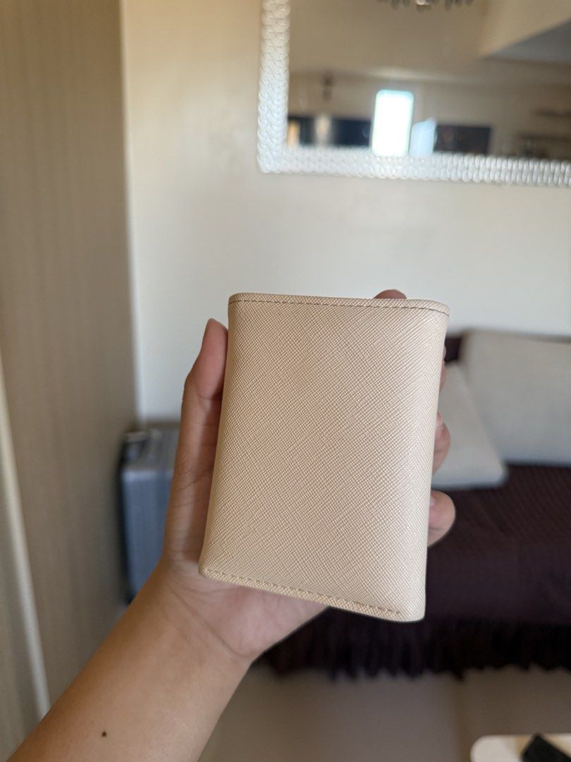 ALBERTO WALLET (Category: Wallets & Card holders) located in Manila. Submitted by kluvs2declutter (Listing ID 1471017035, Image 2). Description: ALBERTO SMALL WALLET IN BEIGE — rfs: declutter .