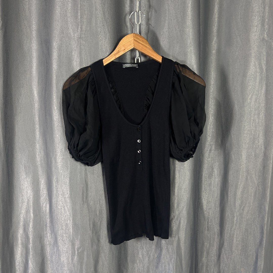 ALEXANDER MCQUEEN - PUFF SLEEVE BLOUSE (Category: Blouses) located in General Mariano Alvarez. Submitted by manosegunda4117 (Listing ID 1471018949, Image 1). Description: ALEXANDER MCQUEEN - PUFF SLEEVE BLOUSE Measurements Width : 11 in Length : 22 in Excellent Condition Price : PHP 1,000 + shipping fee 📍GMA, Cavite.