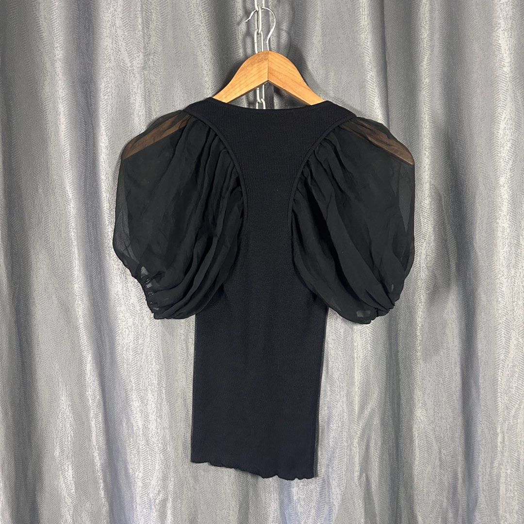 ALEXANDER MCQUEEN - PUFF SLEEVE BLOUSE (Category: Blouses) located in General Mariano Alvarez. Submitted by manosegunda4117 (Listing ID 1471018949, Image 2). Description: ALEXANDER MCQUEEN - PUFF SLEEVE BLOUSE Measurements Width : 11 in Length : 22 in Excellent Condition Price : PHP 1,000 + shipping fee 📍GMA, Cavite.