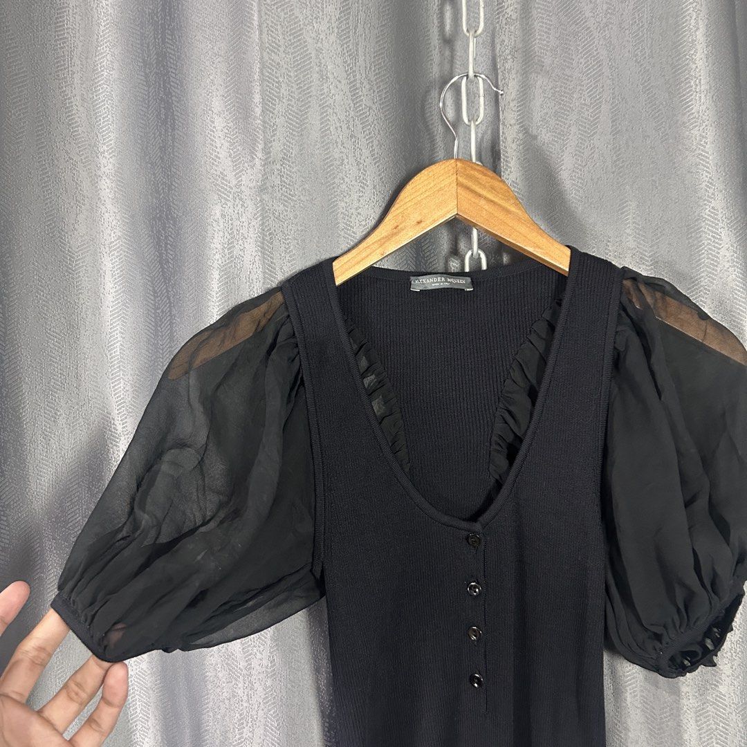 ALEXANDER MCQUEEN - PUFF SLEEVE BLOUSE (Category: Blouses) located in General Mariano Alvarez. Submitted by manosegunda4117 (Listing ID 1471018949, Image 3). Description: ALEXANDER MCQUEEN - PUFF SLEEVE BLOUSE Measurements Width : 11 in Length : 22 in Excellent Condition Price : PHP 1,000 + shipping fee 📍GMA, Cavite.