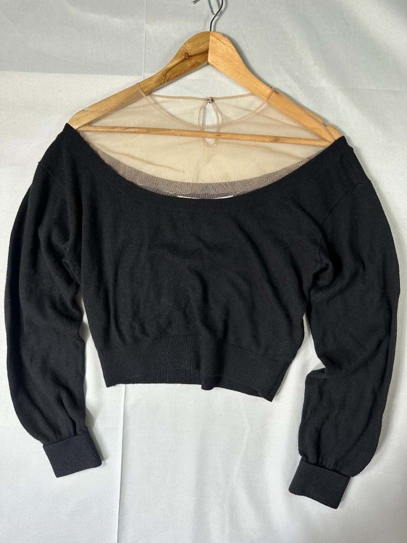 Alexanderwang Black Sweater (Category: Coats, Jackets and Outerwear) located in Caloocan City. Submitted by zealbear_441c38 (Listing ID 1470982831, Image 1). Description: Title - Alexander Wang Model/Name - Size on Tag - Large Conditiion - Excellent Condition with no major issue Dimension (WxLxH) - 19x19 Inches Category- Casual/Outdoor Fitting - True to size Made in - China Material - Wool/Viscose/ Cashmere Color - Black Design - Plain Year - Inc