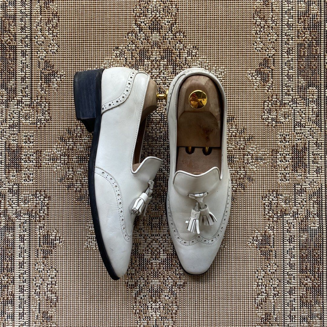 All Classic White Tassel Loafers (Category: Casual Shoes) located in Manolo Fortich. Submitted by thriftstr.co (Listing ID 1470979859, Image 2). Description: All Classic Tassel Loafers In White 9 US / 42.5 EU / 27 CM Excellent Condition .