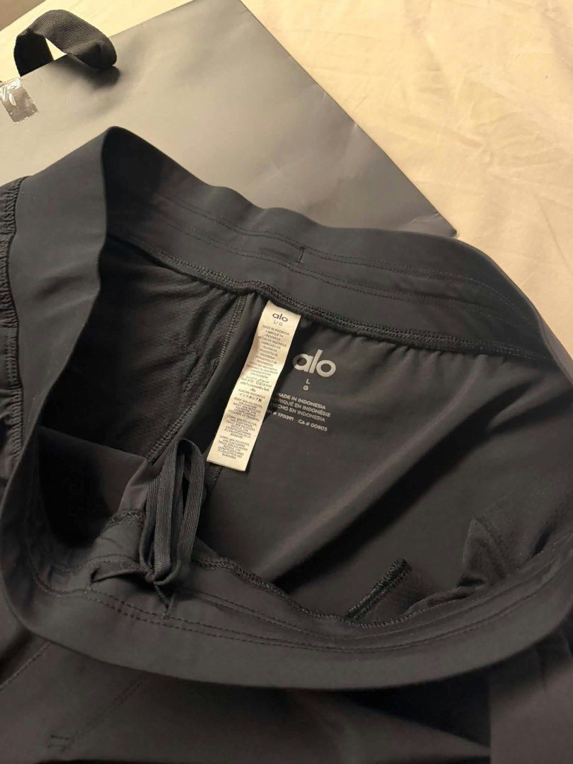alo shorts (Category: Activewear) located in Dumaguete. Submitted by chaldsma (Listing ID 1471052473, Image 3). Description: original bought on store size large rfs: wrong size.