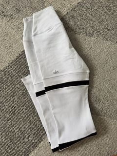 (Category: ) located in . Submitted by thevclosetph (Listing ID 1470935400, Image 1). Description: .