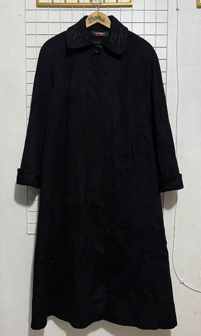ALORNA VINTAGE WOOL OVERCOAT (Category: Coats, Jackets and Outerwear) located in Pagsanjan. Submitted by thriftyclothes33 (Listing ID 1471067792, Image 2). Description: 🖤 ALORNA VINTAGE WOOL OVERCOAT 🖤 ✨ Classic vintage style ✨ Elegant pointed collar with textured stitching ✨ Long overcoat design ✨ Timeless black color 🖤 ✨ Perfect for a classy, sophisticated look 📏 Size: Medium on tag 📐 Width: 22 inches 📐 Length: 45 inches 💰 PRICE: ₱1180 +